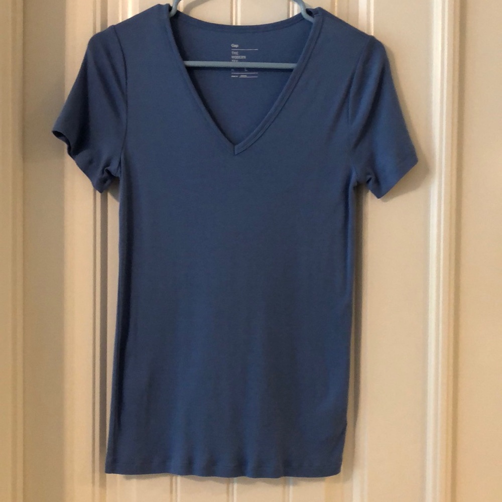 Gap blue fitted tee